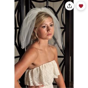 Simply Blue Bridal short bubble wedding veil in light ivory